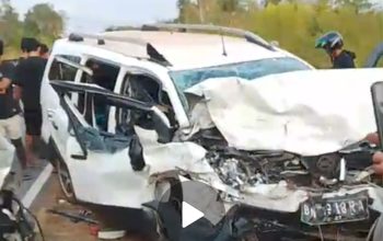Braakk! Dua Mobil Jenis SUV Tabrakan di Jalan Desa Jeriji-Serdang, Kondisi Ringsek Parah