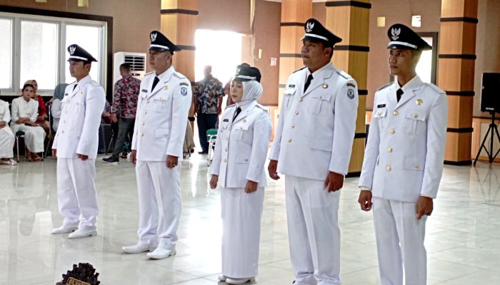 Lantik Tujuh Kades di Bangka Selatan, Bupati Riza Tegaskan: Jangan Persulit Masyarakat