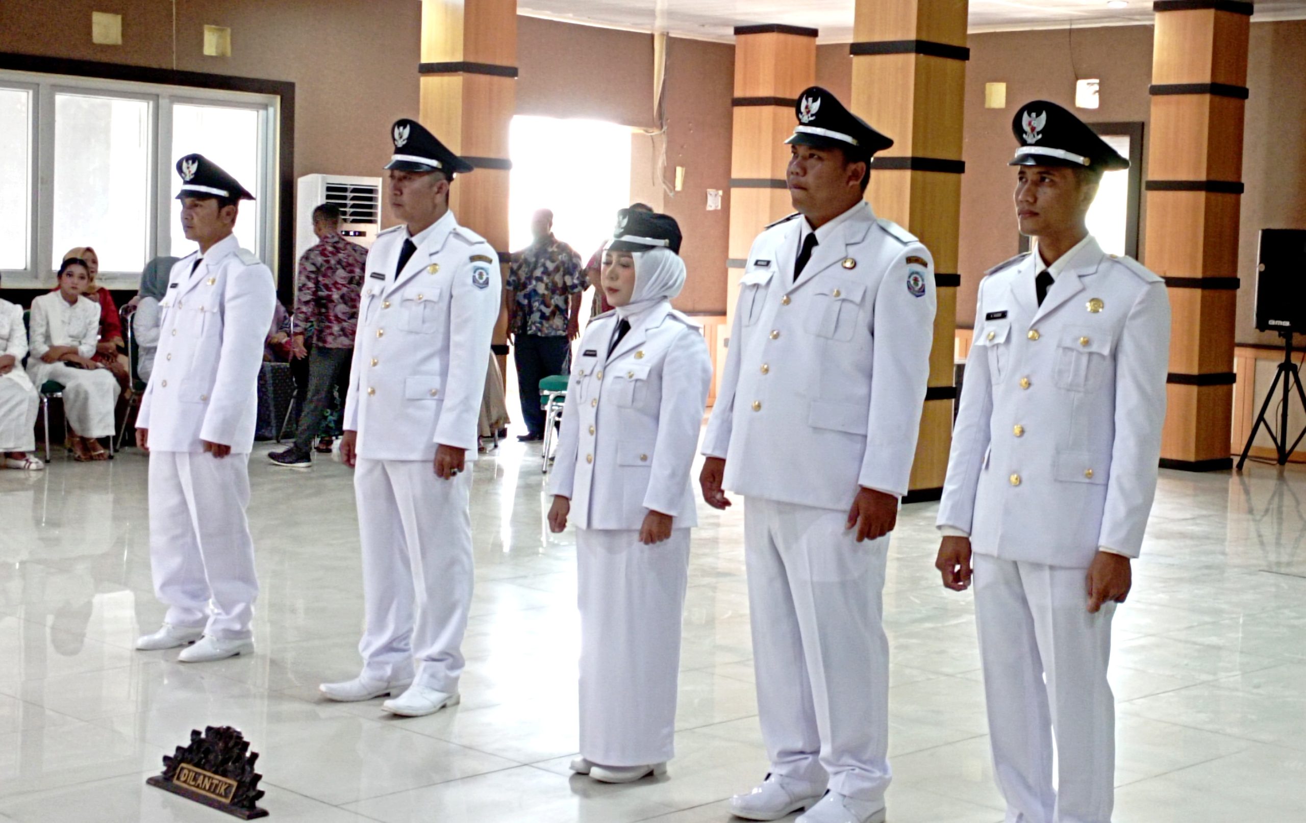Lantik Tujuh Kades di Bangka Selatan, Bupati Riza Tegaskan: Jangan Persulit Masyarakat