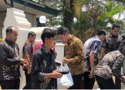 Dibagikan Gratis kepada Warga Imigrasi Berbagi di Cilegon : 200 Paket Makanan Gratis Menyapa Warga dan Jamaah Masjid