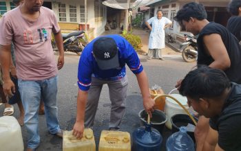Kemarau Melanda, Anggota DPRD Bangka Selatan Suwandi Distribusikan 50.000 Liter Air Bersih ke Warga