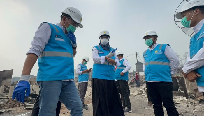 Turun Langsung ke Lokasi Kebakaran, GM PLN Babel Kawal Pemulihan Listrik dan Salurkan Bantuan Bagi Warga Terdampak