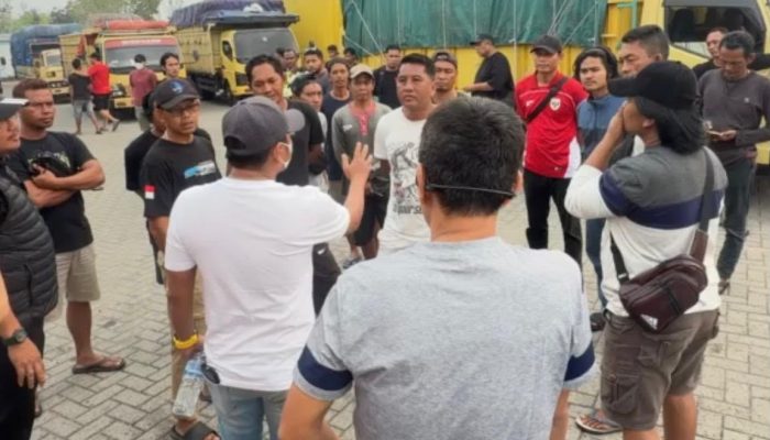 Sopir Truk Belitung-Pangkalbalam Gerah Sering Jadi Objek Berita Hoaks Dikaitkan dengan Pengiriman Timah Ilegal