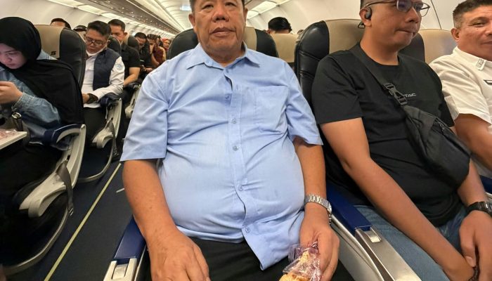 Gubernur Babel bertahan di bandara demi menghadiri pembahasan plasma PT SMM yang menyangkut kepastian ratusan petani