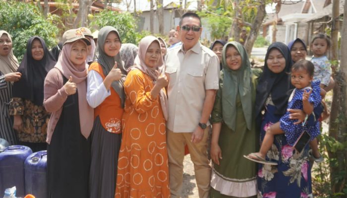 Legislator Gerindra Salurkan Bantuan Air Bersih untuk Warga Jatisari, Tuban