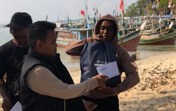 Tim BAHER dan PT Timah Kembali Salurkan Sembako dan Santunan untuk Nelayan Pinggir