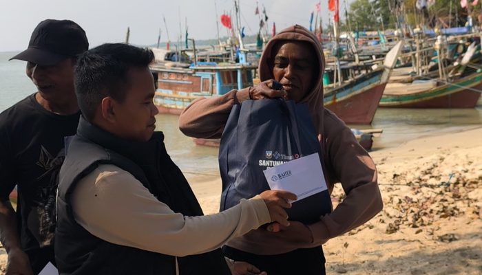 Tim BAHER dan PT Timah Kembali Salurkan Sembako dan Santunan untuk Nelayan Pinggir