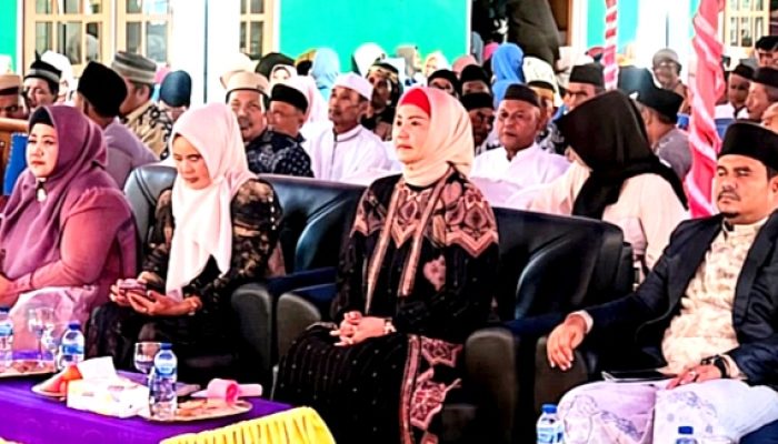 Hadiri Maulid Nabi di Desa Tiram, Wabup Debby Dorong Generasi Muda Cinta Al-Qur’an