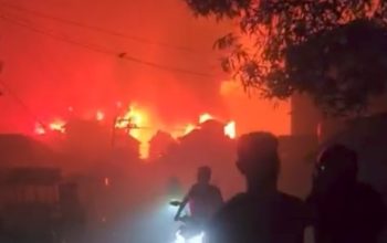 Kebakaran Besar Melanda Dusun Serdang Jelutung II, Lebih dari 100 Rumah Diperkirakan Hangus Terbakar
