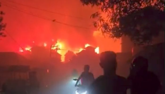 Kebakaran Besar Melanda Dusun Serdang Jelutung II, Lebih dari 100 Rumah Diperkirakan Hangus Terbakar