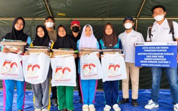 PT Timah Salurkan 210 Paket Perlengkapan Sekolah untuk Anak Korban Kebakaran Dusun Serdang